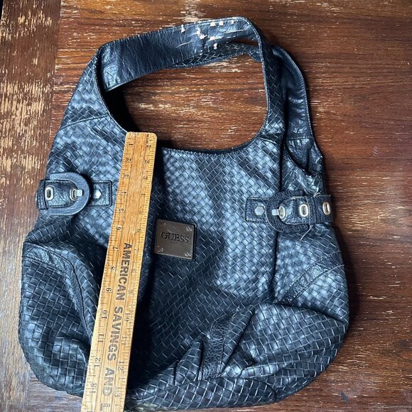 Vintage Guess Black Woven Faux Leather Hobo Shoulder Bag With Metal Logo Plate - Picture 3 of 14
